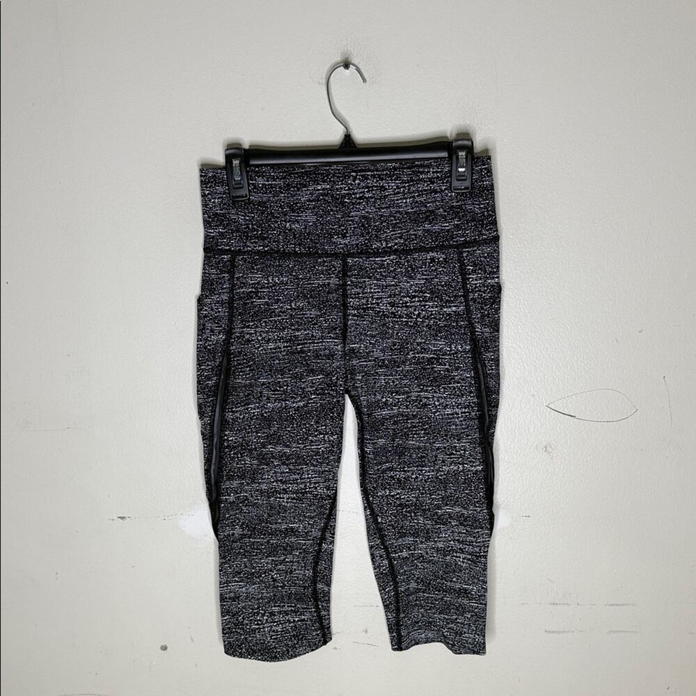 Lululemon Black and White Cropped Athletic Leggings Size 10